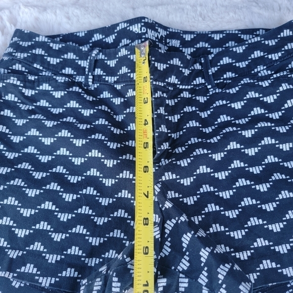 2/$20 Old Navy Pixie Shorts 4 - Picture 7 of 8
